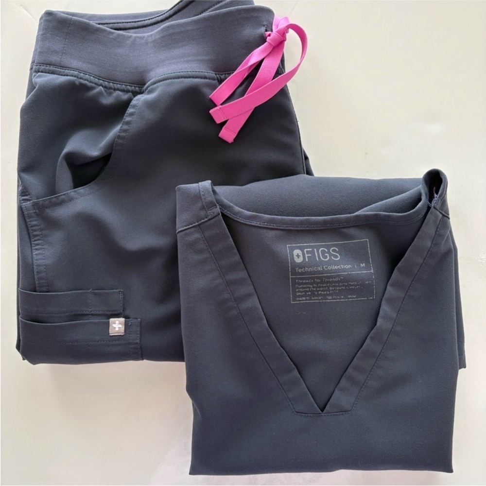 Figs Charcoal Scrub Set with Pink Accent